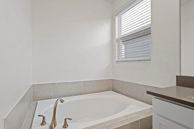 Building Photo - 581 Drop Shot Dr