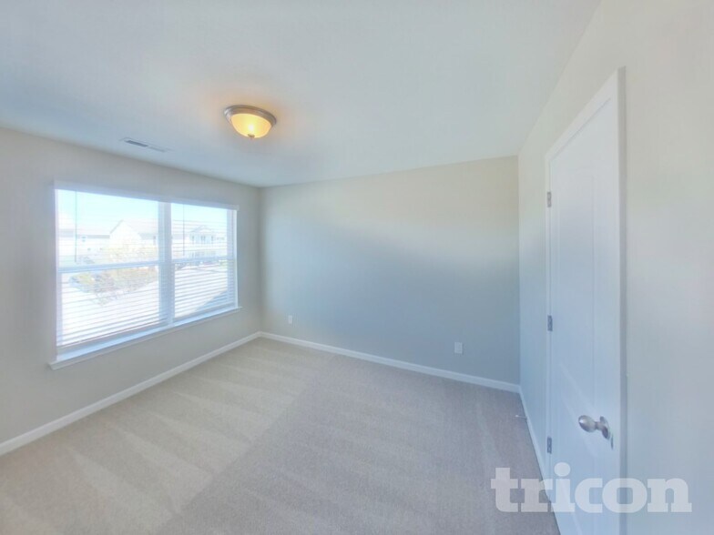 Building Photo - 3204 Dizzy Dean Dr