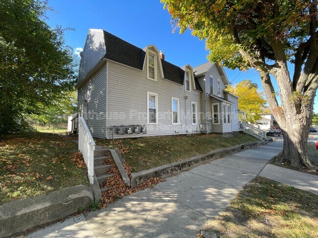 Building Photo - 1000 Cass Ave SE