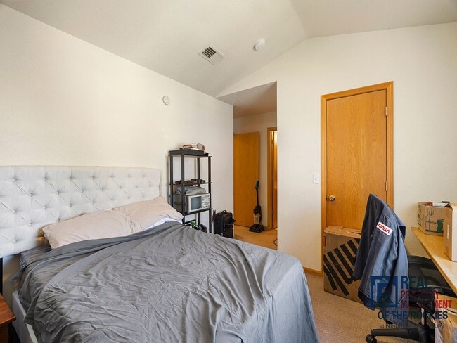 Building Photo - 2 Bed, 2 Bath Condo Near CSU!