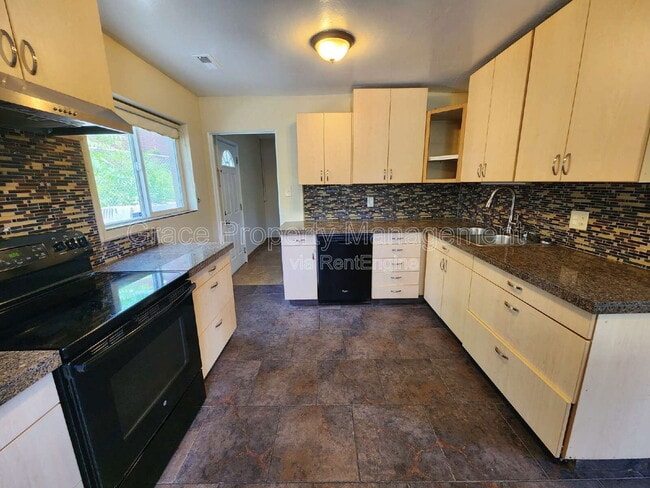 Building Photo - 9120 Ogden St