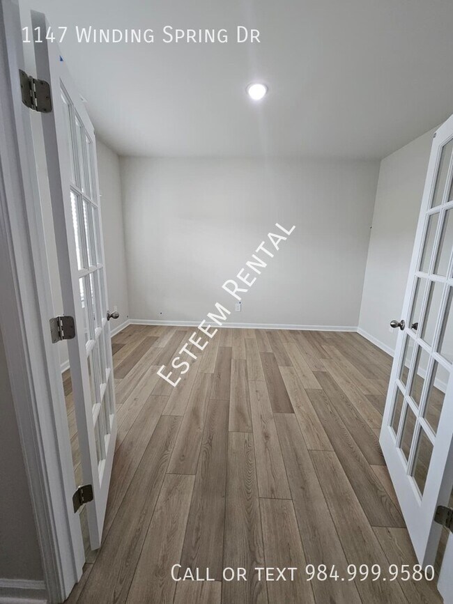Building Photo - 1147 Winding Spg Dr