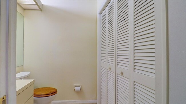 Building Photo - 15206 W Pond Woods Dr