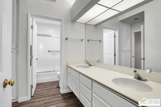 Building Photo - 401 El Cielo Rd
