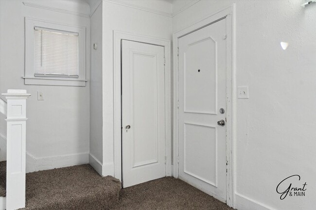 Building Photo - 2 bedroom $1200