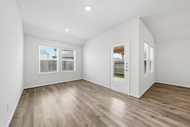 Building Photo - 7035 Toluca Dr