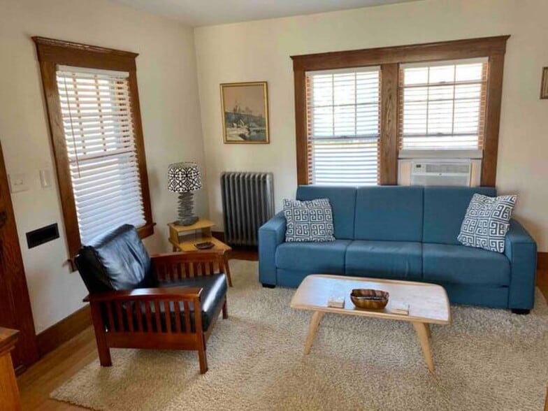 Building Photo - 319 Bridge St