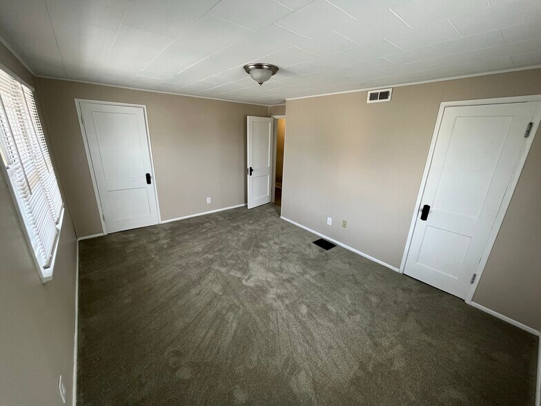 Building Photo - 211 Snyder St