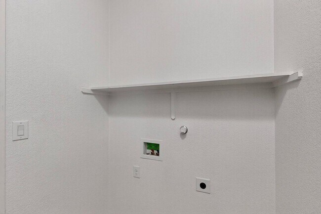 Building Photo - 6736 Tempe Ave NW