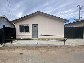 Building Photo - Newley constructed 1 BD 1 BA home in East Bakersfield