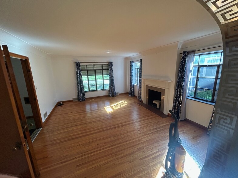 Living room View 2 - 2677 Powhattan Pky