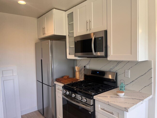 Building Photo - FREE RENT UNTIL JULY 1 2026 You must see this most amazing Clairemont “penthouse” ever!