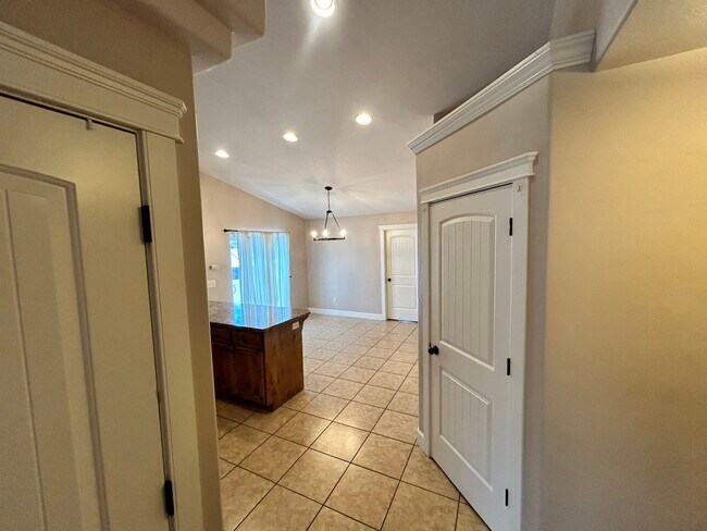 Building Photo - 1432 Falcon Dr