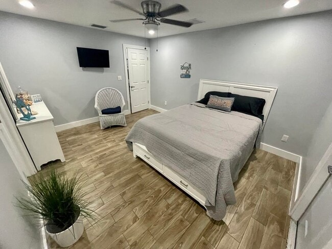 Building Photo - 601 N E St