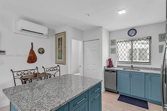 Building Photo - 10877 Overseas Hwy