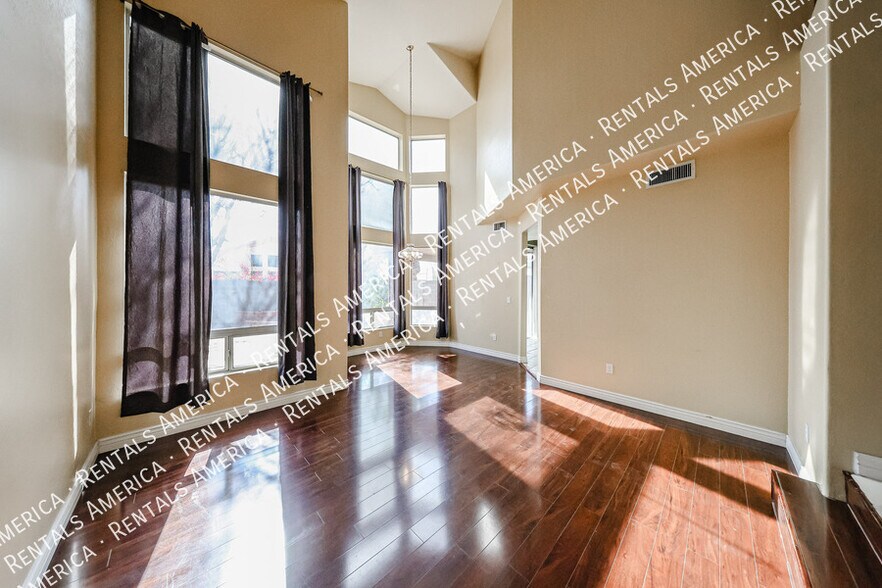 Building Photo - 2127 E Nighthawk Wy