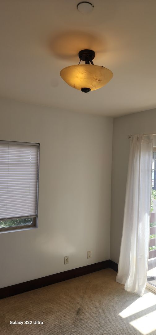 Building Photo - Spacious and freshly updated 2 bedroom, 2 ...