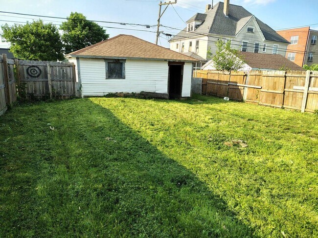 Building Photo - Spacious & Affordable Home In Lima!