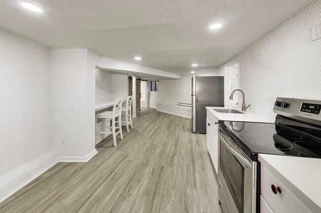 Building Photo - 7361 Claremont Ave