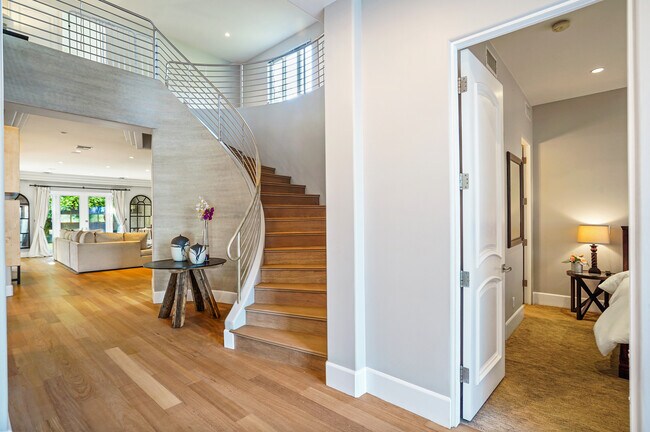 Staircase - 841 N Crescent Heights Blvd