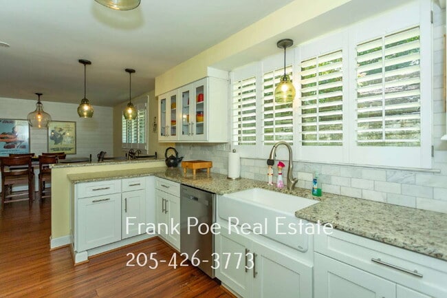 Building Photo - Charming 3-Bedroom Condominium in Birmingham!