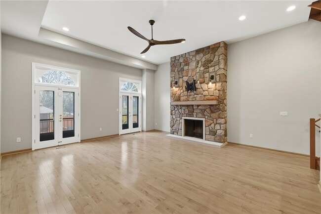 Building Photo - 709 Clyde St