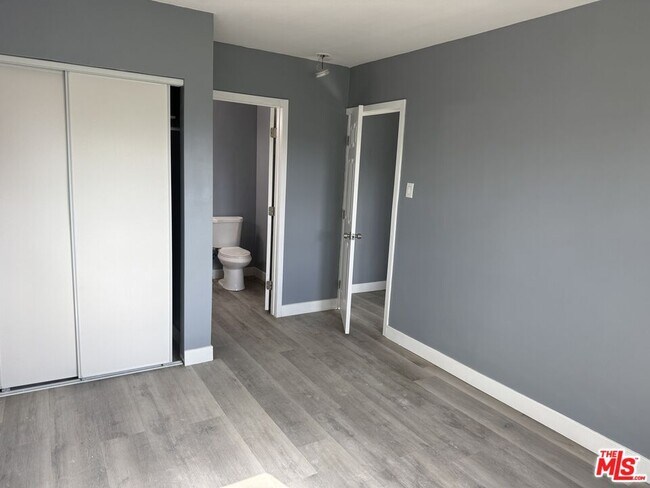 Building Photo - 314 E 104th St