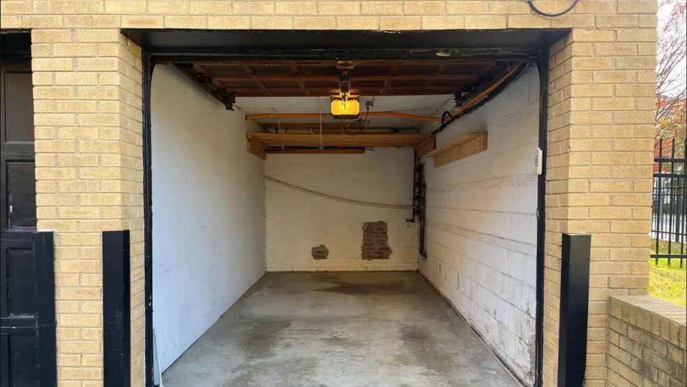 Building Photo - 4225 N Henderson Rd