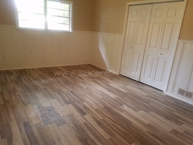 Building Photo - Home in Broadmoor Terrace available