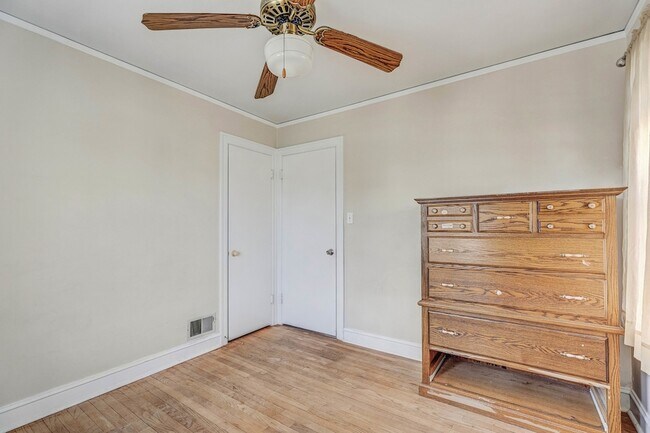 Building Photo - 1644 N 73rd Ct