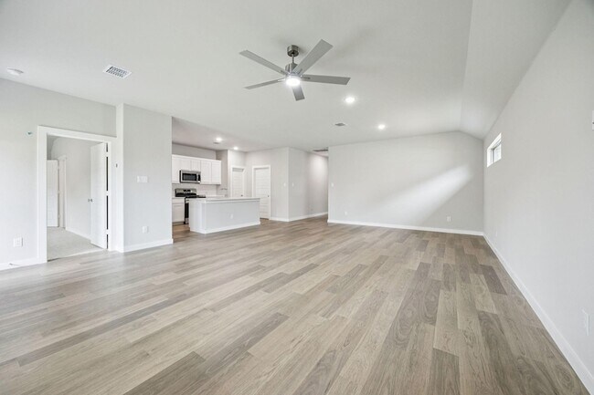 Building Photo - 523 Whispering Winds Trl