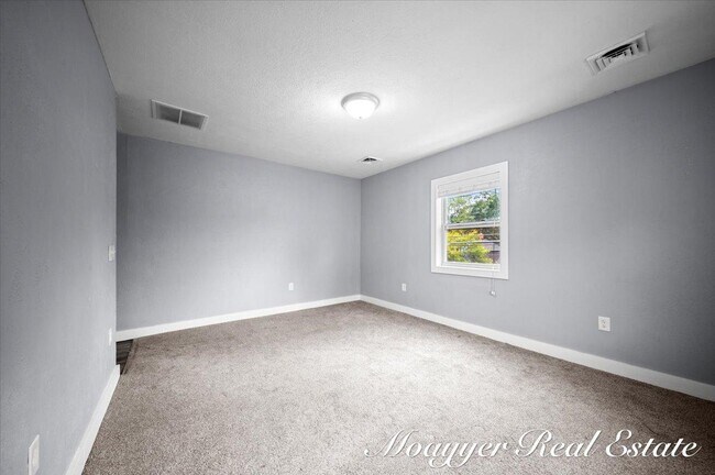 Building Photo - 921 4th St NW