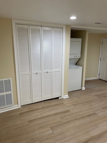 Building Photo - 529 Irving St NW