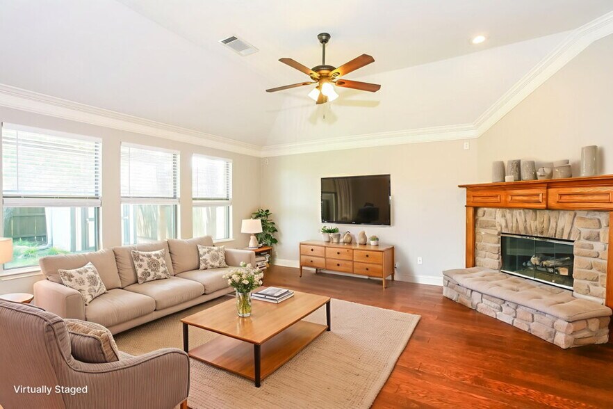 Building Photo - 206 Cox Dr