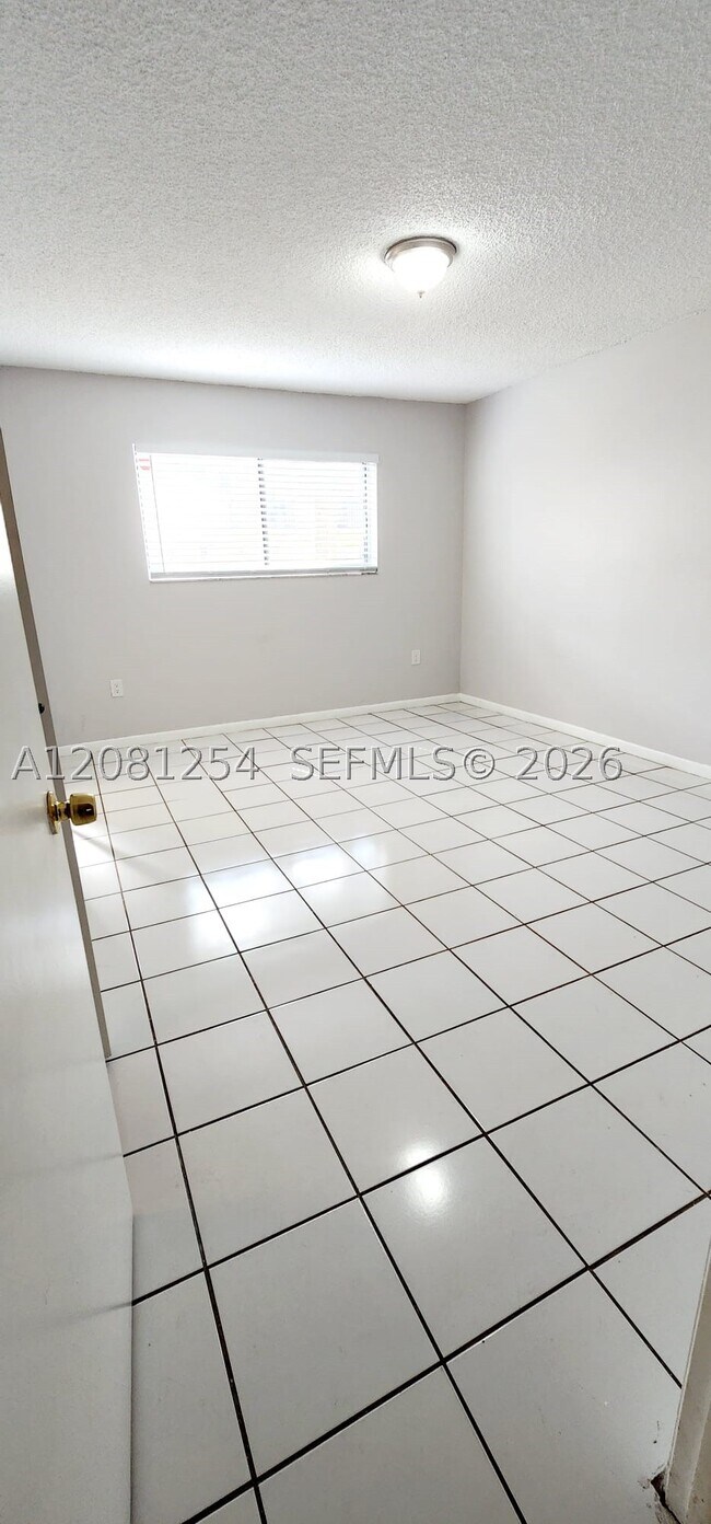 Building Photo - 5500 W 21st Ct