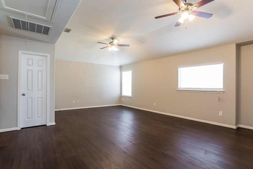 Building Photo - 12410 Greencanyon Dr