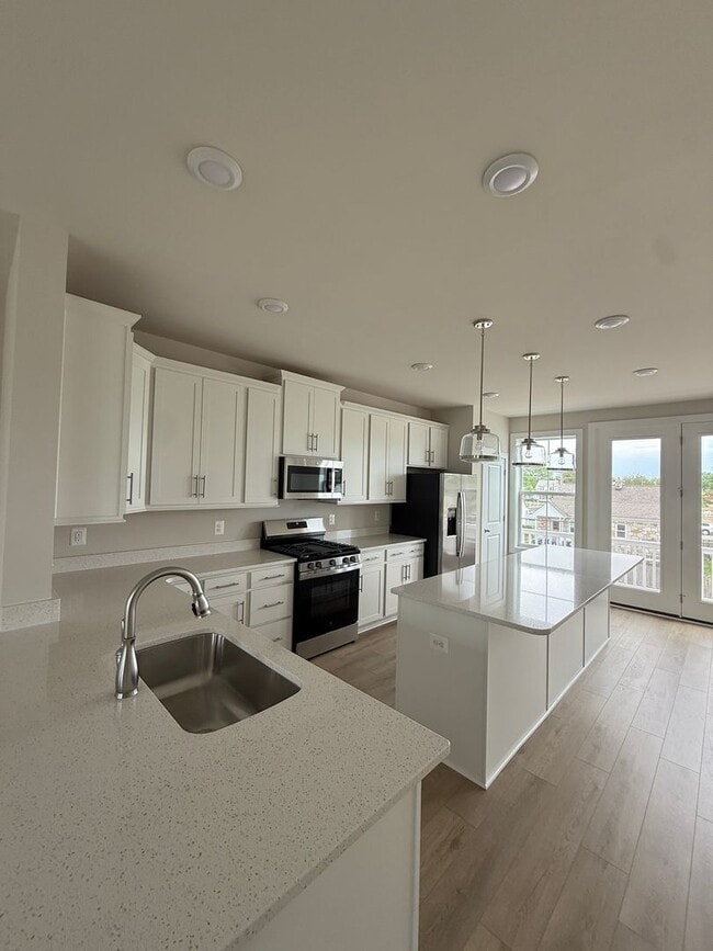 Building Photo - NEW Construction - 3 Bed Townhome in the City!