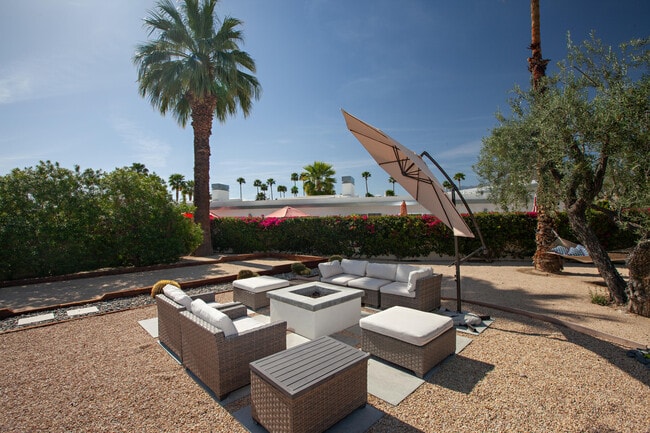 Building Photo - 2007 E Andreas Rd