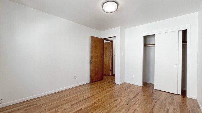 Building Photo - 421 Manila Ave