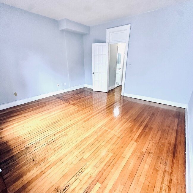 Building Photo - 706 Washington Ave