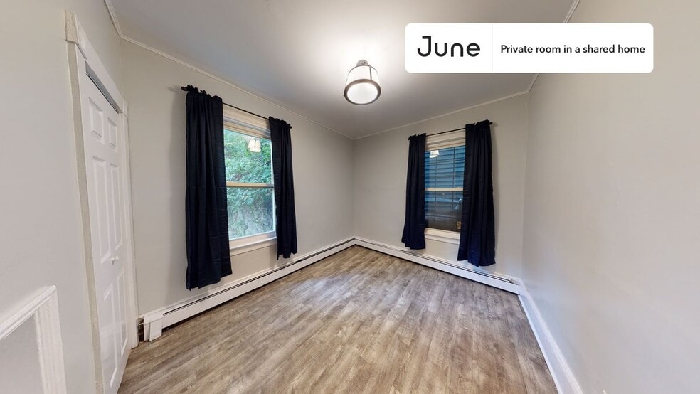 Building Photo - Room in Shared 3 bed/1 bath home