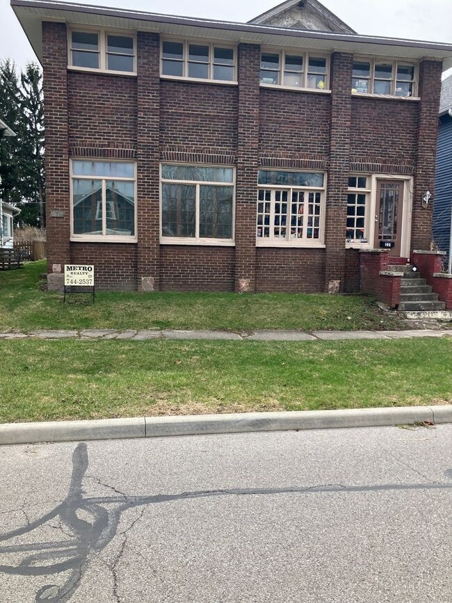 Building Photo - Rush St Townhouse