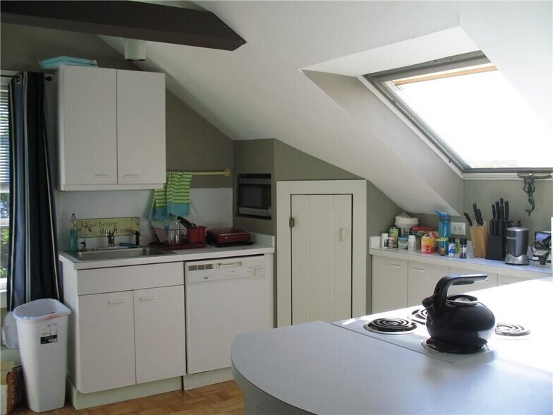 Building Photo - 15 Webster St