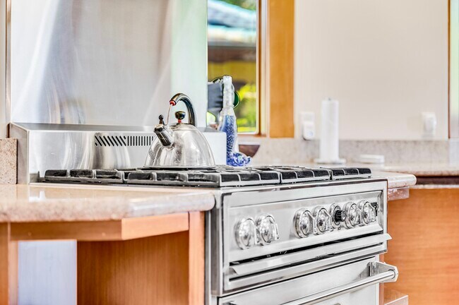 Building Photo - 275 Haumana Rd