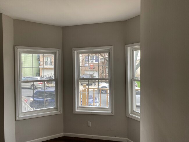 Building Photo - 152 S 10th St