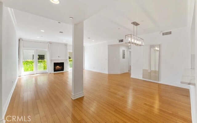 Building Photo - 118 S Clark Dr
