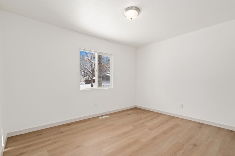 Building Photo - 413 Irish Dr