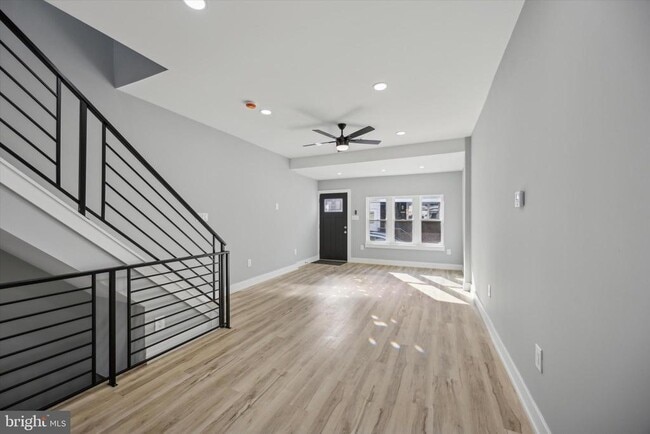 Building Photo - 451 Fitzgerald St