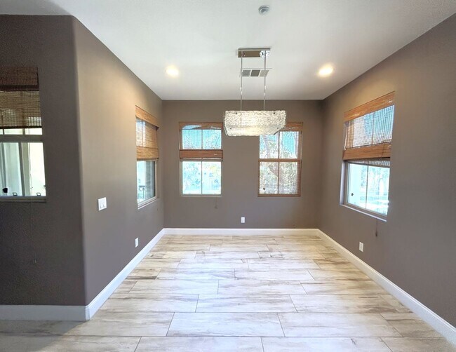 Building Photo - 133 Chantilly