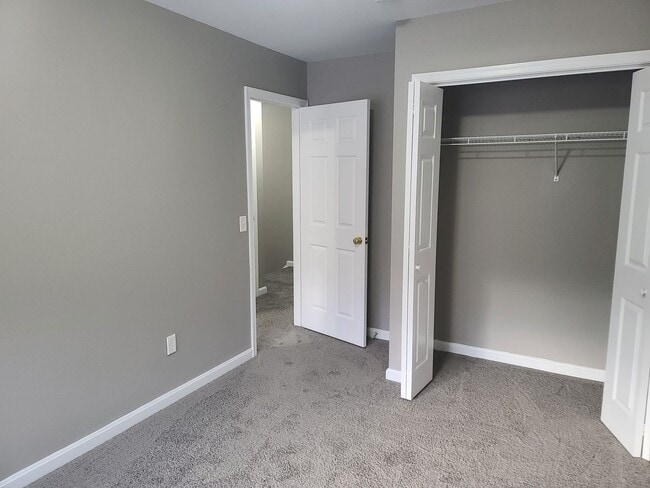 Building Photo - 3 bedroom,  2 1/2 bath town home in Waynesboro PA